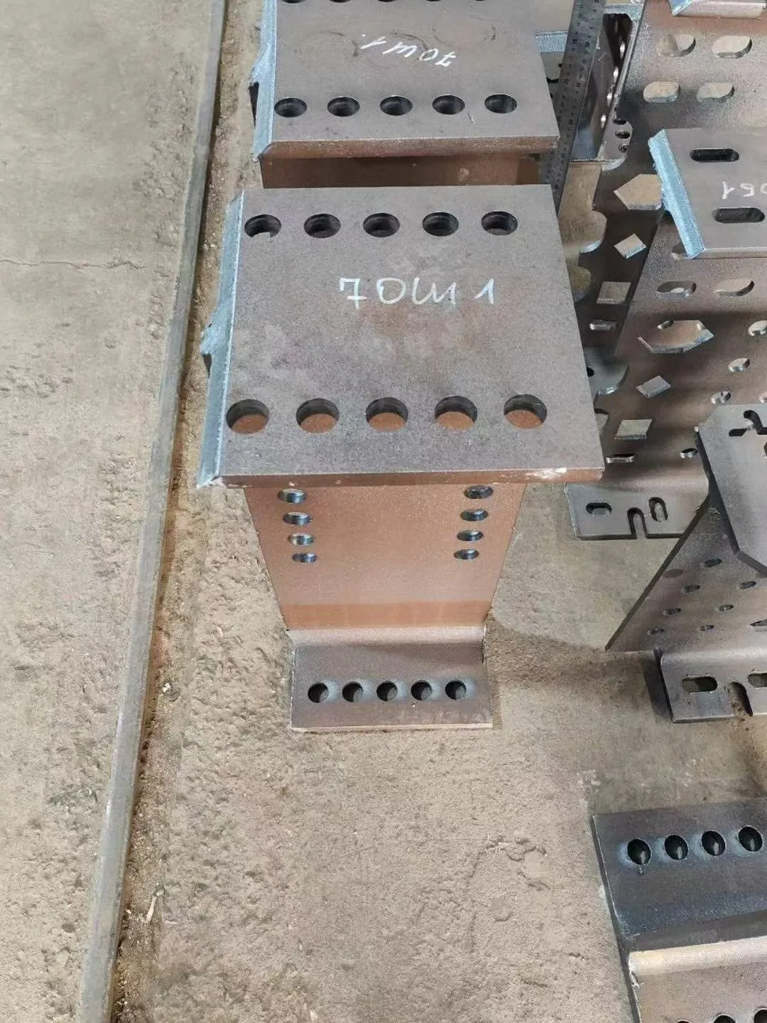 H-beam column with laser cut bolt holes in end plate and base plate